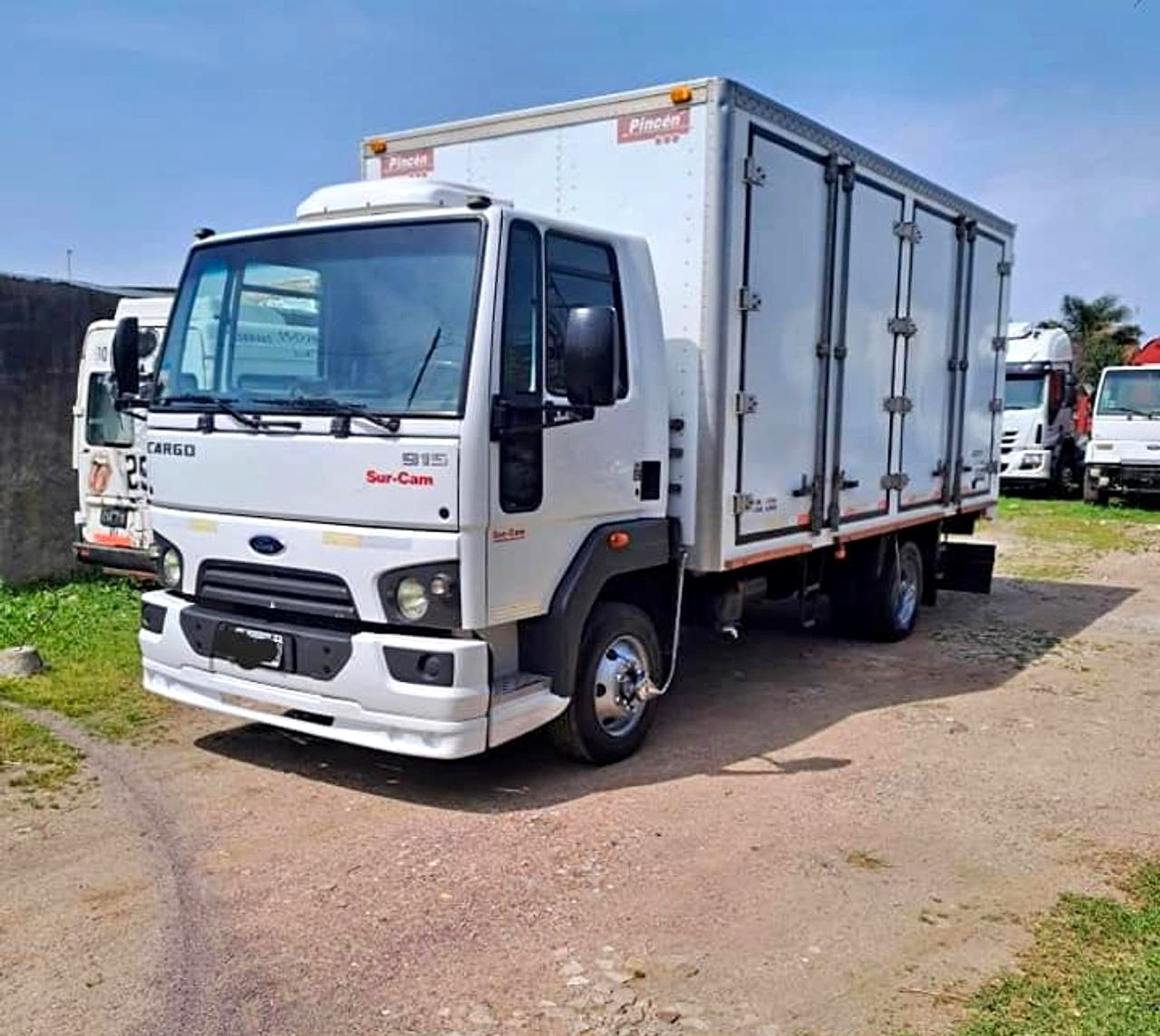 Ford Cargo 915 Furgón